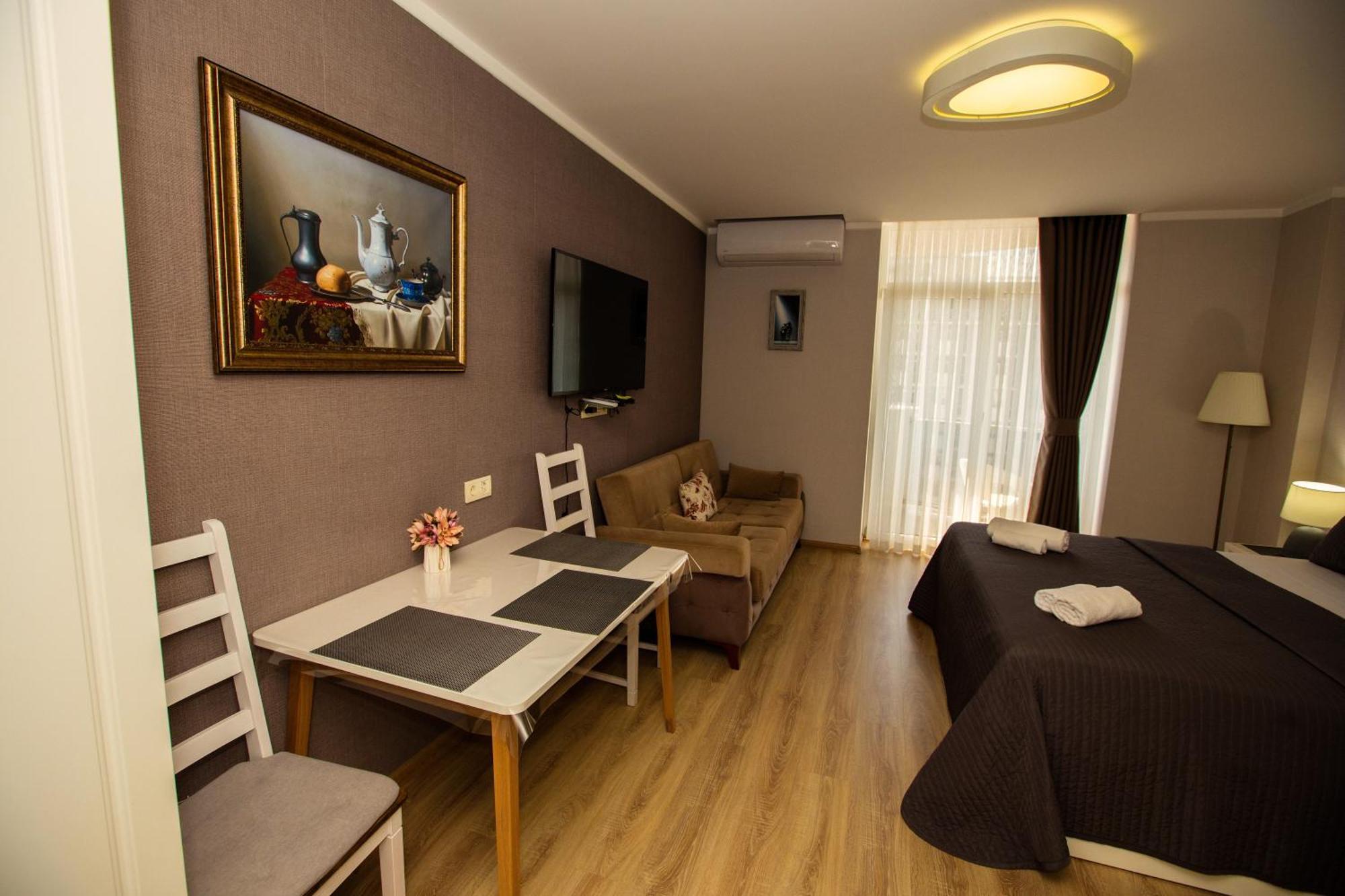 Panorama Sea Tower Aparthotel Batumi Exterior photo